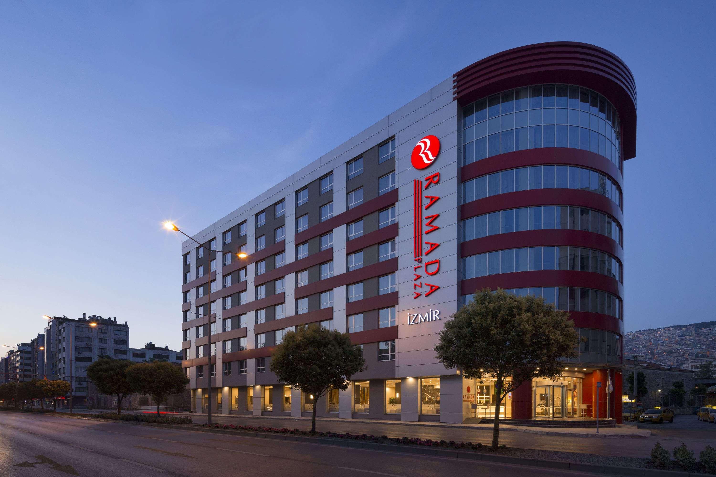 Ramada Plaza By Wyndham Izmir Hotel Exterior photo